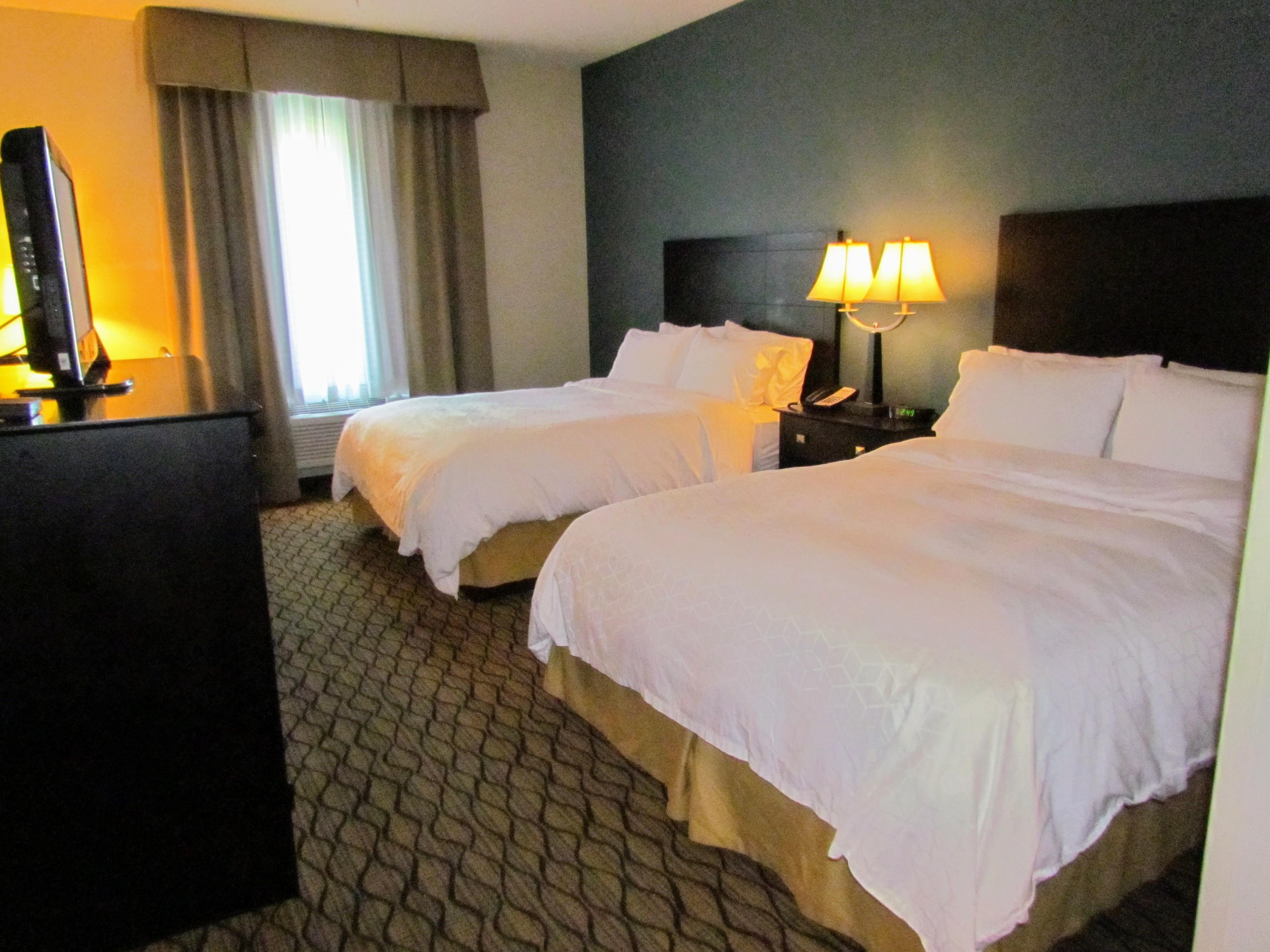 Holiday Inn Express Hotel & Suites Cadillac By Ihg Exterior foto