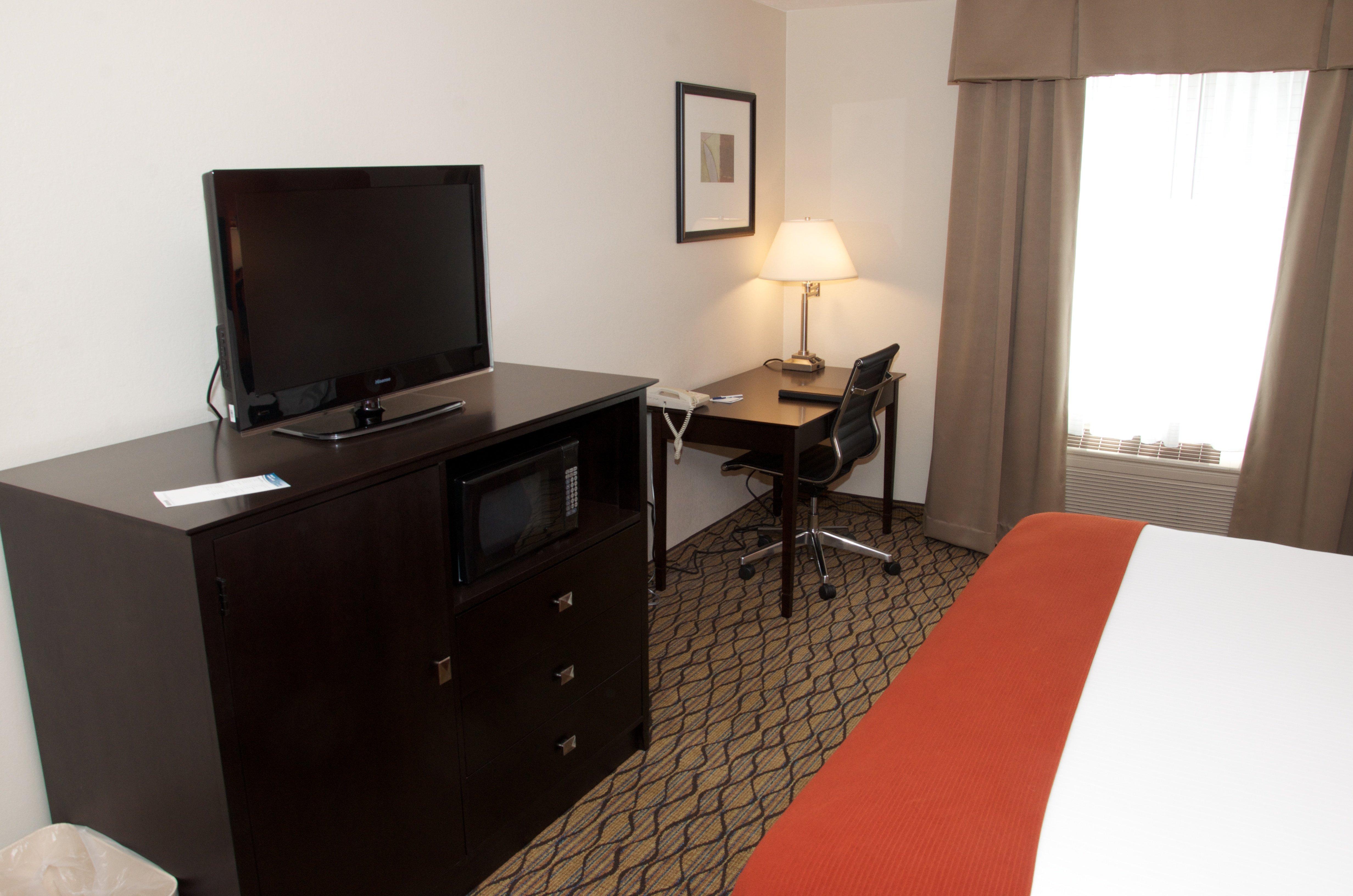 Holiday Inn Express Hotel & Suites Cadillac By Ihg Exterior foto