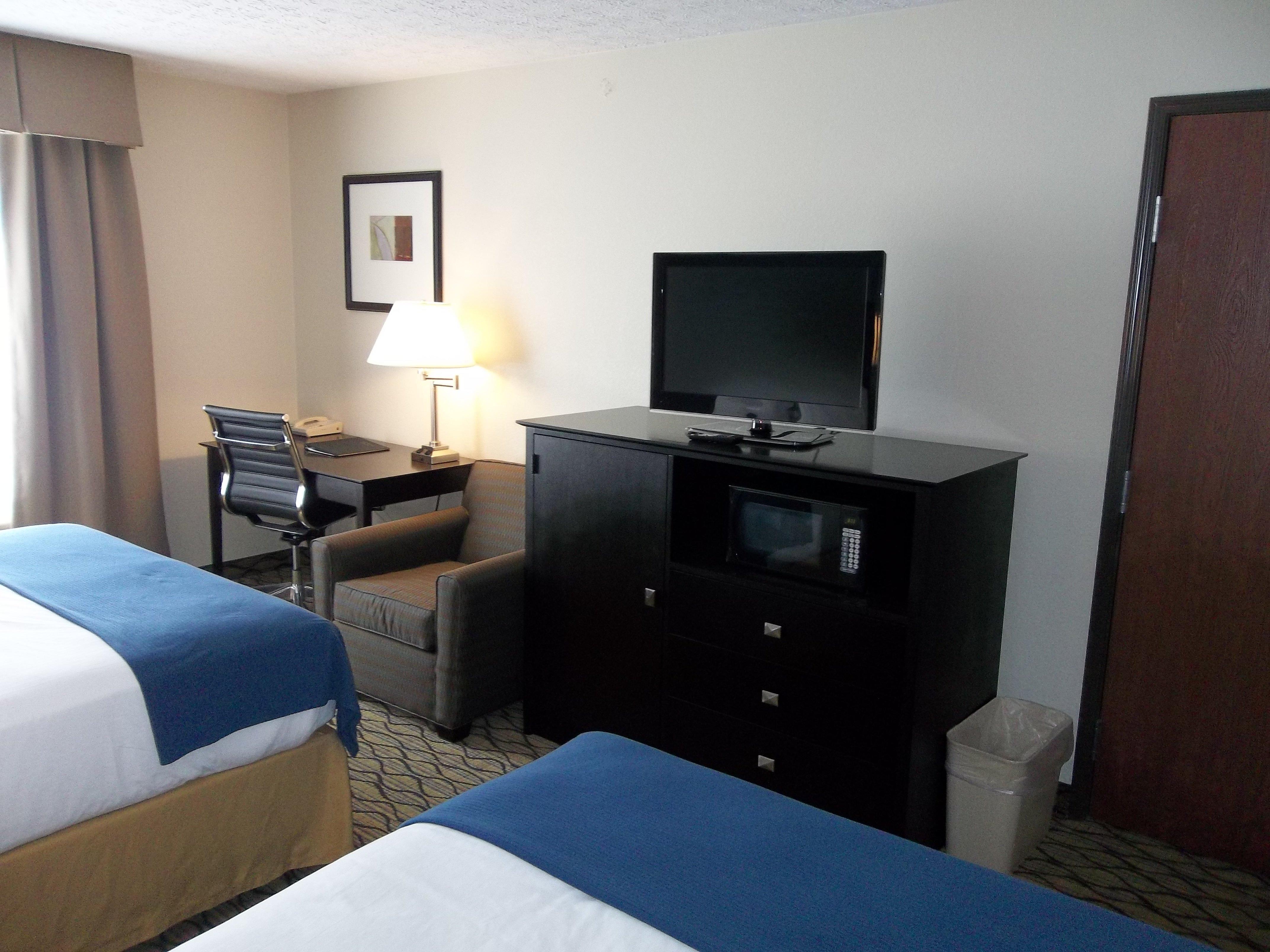 Holiday Inn Express Hotel & Suites Cadillac By Ihg Exterior foto