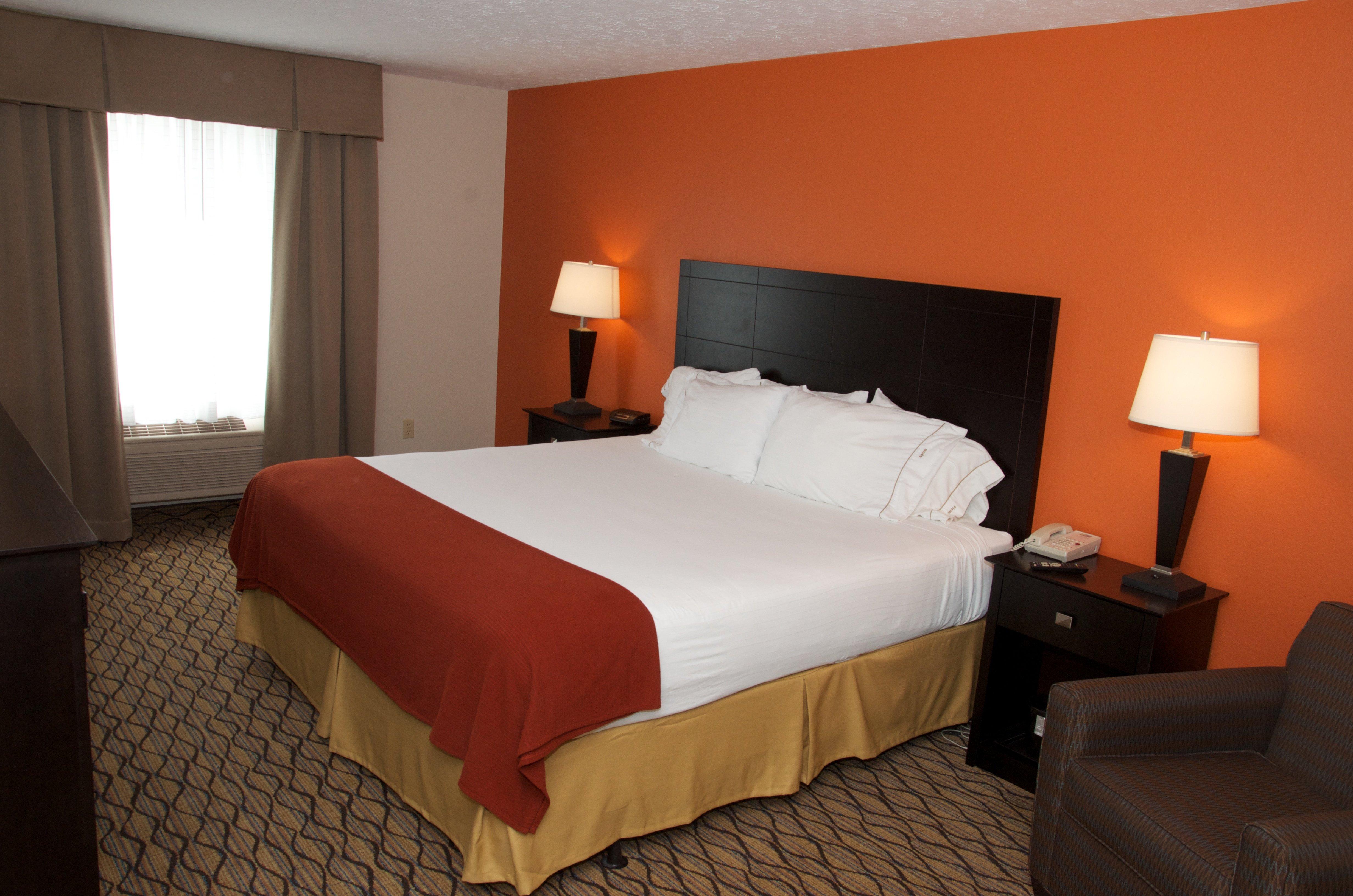 Holiday Inn Express Hotel & Suites Cadillac By Ihg Exterior foto