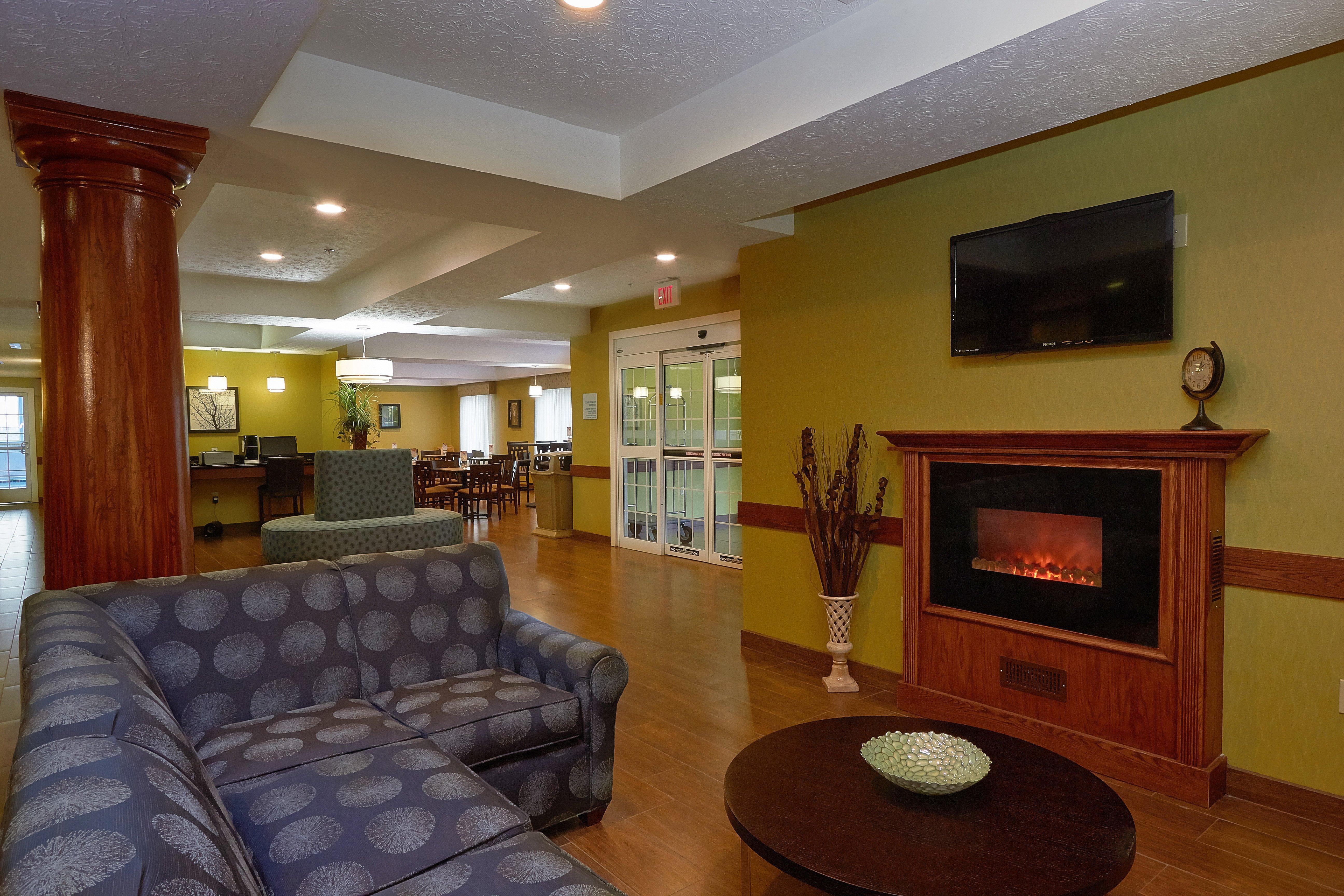 Holiday Inn Express Hotel & Suites Cadillac By Ihg Exterior foto