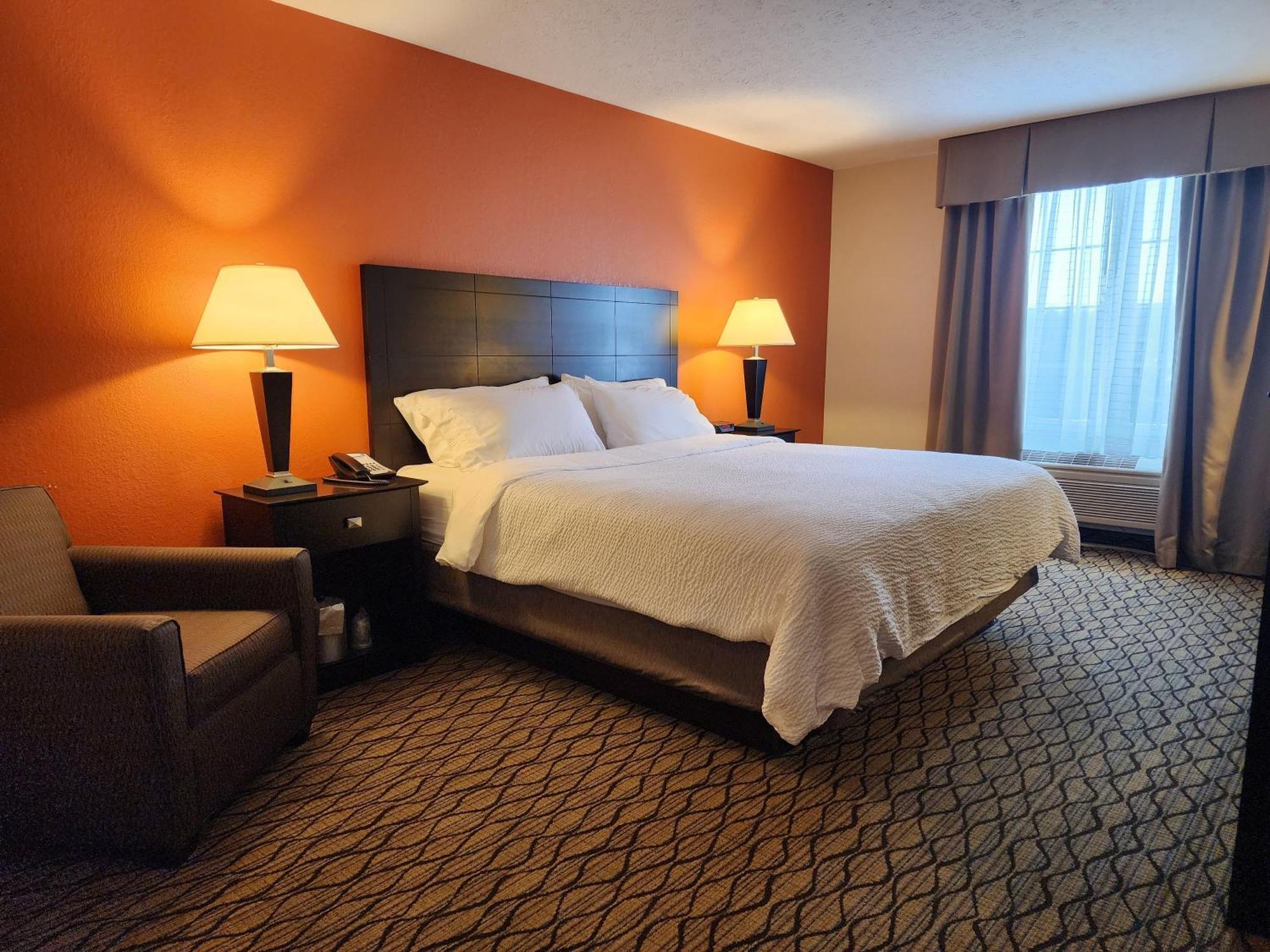 Holiday Inn Express Hotel & Suites Cadillac By Ihg Exterior foto