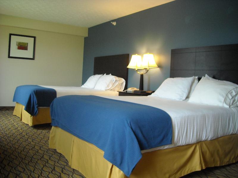 Holiday Inn Express Hotel & Suites Cadillac By Ihg Exterior foto